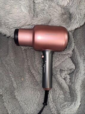 Wavytalk Rose Gold Mini Hair Dryer comes with attachments shown.